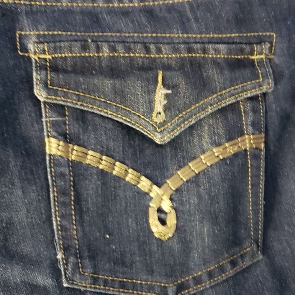 Shorts - Picture 3 of 4